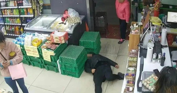Cãi nhau với nhân viên cửa hàng tiện lợi, người phụ nữ ngã quỵ rồi tử vong