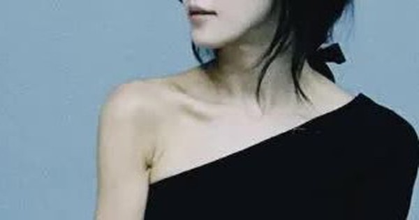 Ha Ji Won khoe vóc dáng thon thả 