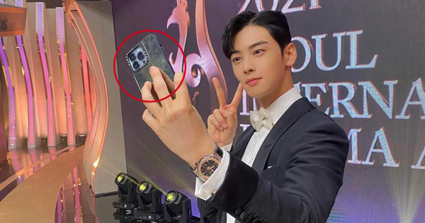 Netizen soi ra Cha Eun Woo vừa đổi iPhone 13 mới, nhưng lại cực kì 