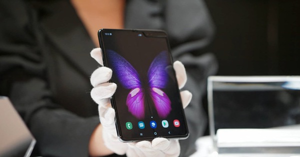 Galaxy Fold ra mắt tại Việt Nam: Giá 50 triệu đồng, hỏng màn hình được thay với giá ưu đãi 3.49 triệu đồng