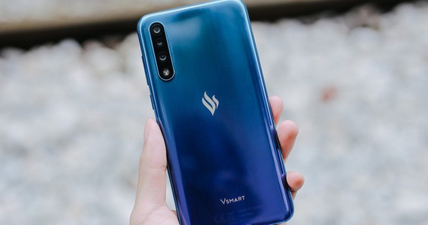 Hết giảm giá lại đến tặng voucher Vsmart Live, Vingroup đang ngầm chuyển chiến thuật kinh doanh điện thoại?