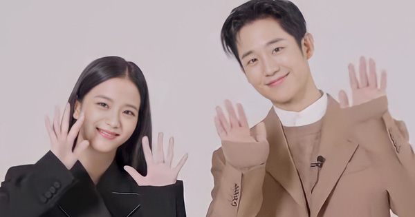 Muốn xỉu vì combo gấp đôi visual của Jisoo - Jung Hae In ở hậu trường tạp chí, nữ thần BLACKPINK có ánh mắt là lạ làm sao ấy nhỉ?