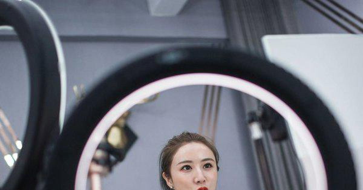 Giới sao livestream Trung Quốc sốt sắng nộp thuế thu nhập