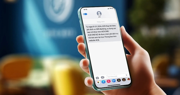 Nhiều khách hàng “kêu khóc” vì phí SMS banking tăng sốc