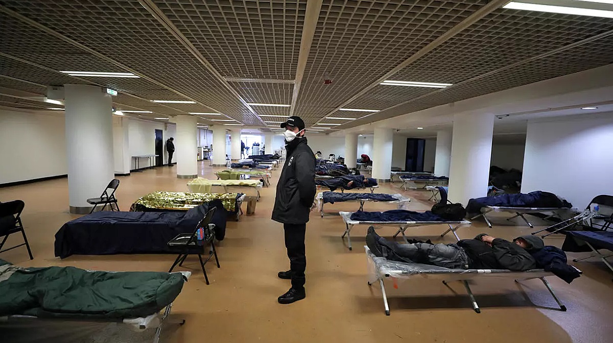 Thảm đỏ LHP Cannes thành nơi trú ẩn cho người vô gia cư