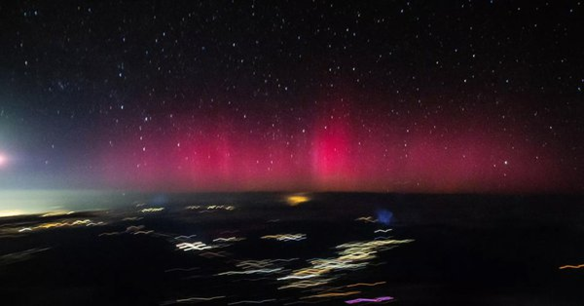 Cầu lửa tàng hình va chạm, bầu trời Mỹ đổi màu hồng, NASA cũng 