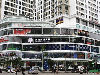 Thuê màn hình LED chiếu ảnh thần tượng, Netizen choáng với độ chịu chơi của fan Việt khi chào đón Faker tới Việt Nam !