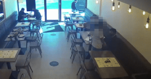 Đến nhà hàng làm việc rồi bị tấn công dã man, camera an ninh ghi lại khoảnh khắc ám ảnh của người phụ nữ