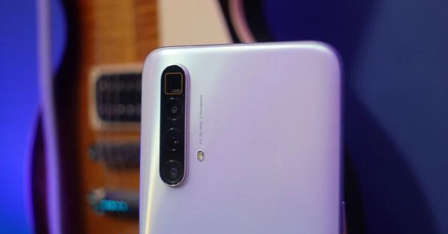 Realme tung smartphone zoom phê, giá mềm