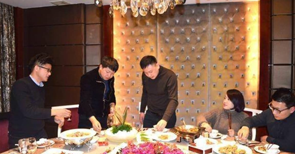 Mời sếp cũ đi ăn nhưng ông kéo theo 10 người nữa, tôi phải thanh toán hoá đơn 40 triệu đồng: 3 tháng sau, nhận được tin nhắn cả đời không quên