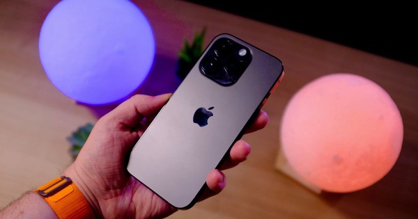 Đón đầu iPhone 15, giá iPhone 14 Pro Max chạm đáy mới