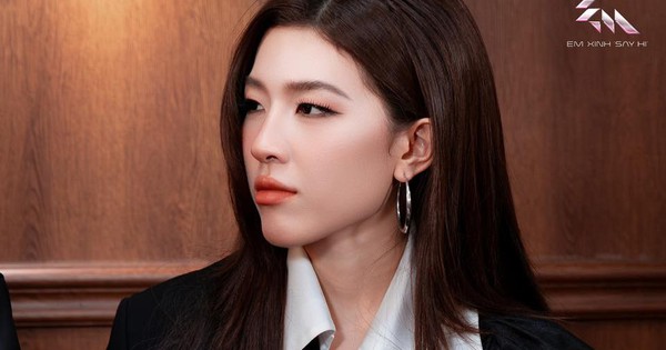 1 Em Xinh nhập cuộc livestream giải đề Văn THPT nhưng vướng tranh cãi, vội vàng lên tiếng đính chính