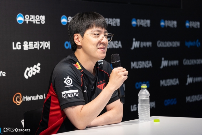 kkOma: “Meta là meta, T1 cần phải có màu sắc riêng”