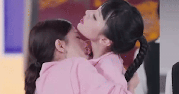 Em Xinh Say Hi gây tranh cãi vì hình ảnh thân mật quá mức trên sóng