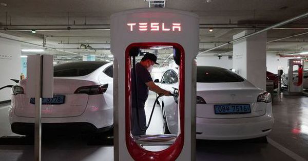 Giấc mơ làm giàu của người Hàn Quốc: Nhà có thể không có, nhưng cổ phiếu Tesla nhất định phải mua