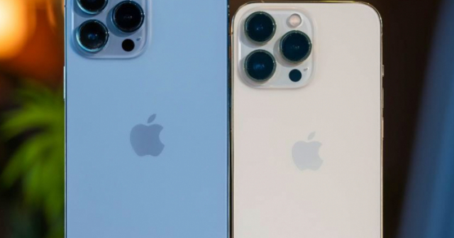 iPhone 12 Pro Max vs iPhone 13: Giá ngang nhau nên chọn máy nào?