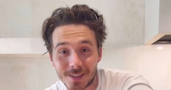 Brooklyn Beckham lại “đá xéo” David và Victoria, lộ rõ khoảng cách không thể hàn gắn