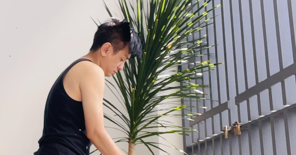 Ngoại hình nam nghệ sĩ thay Thành Lộc giữ chức Giám đốc Nghệ thuật, 50 tuổi vẫn độc thân, sống cùng mẹ