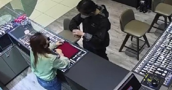 Người đàn ông đeo thử đồng hồ Rolex trị giá 817 triệu đồng rồi bỏ chạy