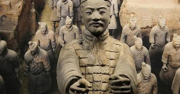 Bí ẩn đội quân đất nung trong lăng Tần Thủy Hoàng: Tại sao nhiều chiến binh nắm chặt tay không, vũ khí của họ đâu rồi?