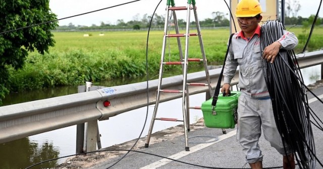 Bão số 10 mới nhất giật cấp 15, áp sát Huế - Quảng Trị: Sẵn sàng điện thoại vệ tinh, drone