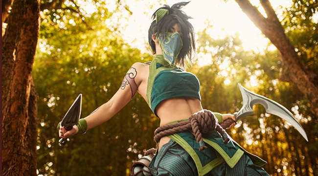 LMHT: Không thể rời mắt trước cosplay Akali đầy mạnh mẽ