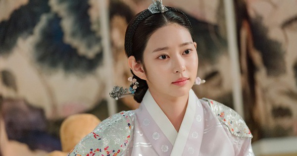 Nữ tân binh Hàn tỏa sáng nhờ về chung nhà Suzy - Gong Yoo: Xinh đẹp với vai cổ trang đầu tay