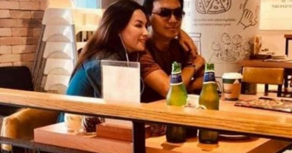Phi Nhung và Mạnh Quỳnh bị bắt gặp ôm nhau chặt cứng tại quán café