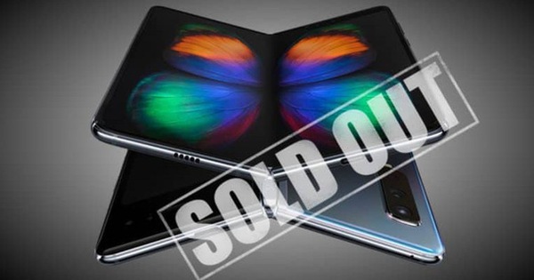 Giá 50 triệu nhưng Samsung Galaxy Fold vẫn hết hàng tại Việt Nam chỉ 6 giờ sau khi ra mắt