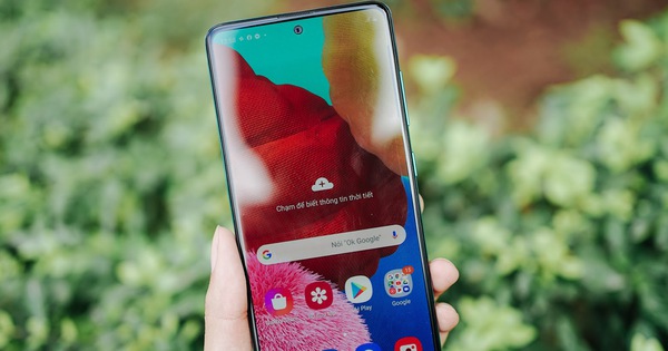 Chiếc Galaxy A51 dành tặng tuyển bóng đá Việt Nam và tinh thần 