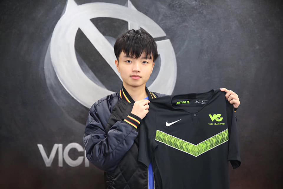 Yoshino gia nhập Team Flash, đe dọa vị trí với 