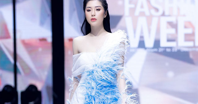 Hoa hậu Tô Diệp Hà lần đầu catwalk, sải bước cùng Khánh Vân, Thanh Hằng