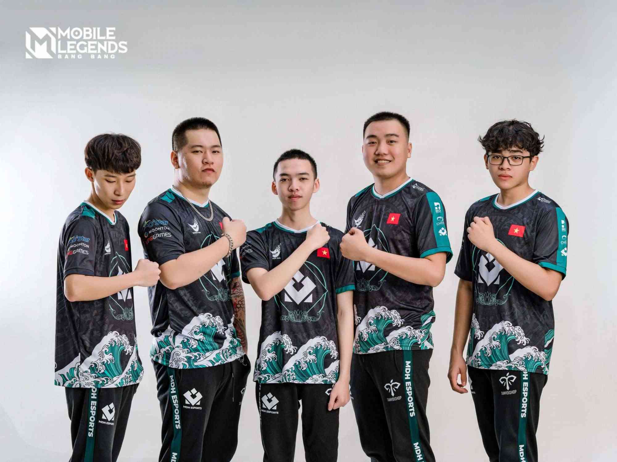 Đội tuyển MLBB MDH Esports: Đi thi Chung kết thế giới vẫn không quên mang theo... mì tôm Việt Nam