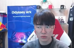 Faker lấy luôn kênh stream làm nơi giải đề thi, chốt hạ một câu khiến hội game thủ 