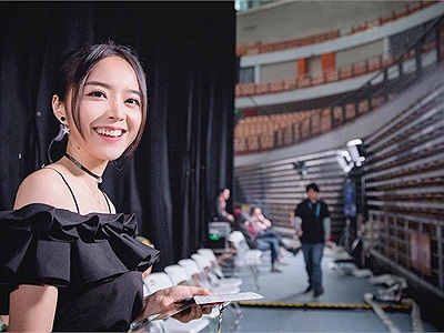 Ngắn nhìn MC Candice, “bà cô” nhí nhảnh của các tuyển thủ sẽ tới Việt Nam dẫn dắt MSI 2019