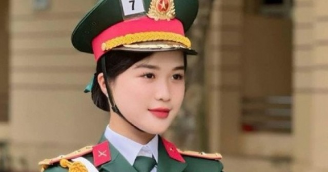 Nữ quân nhân xinh như nàng thơ, thu hút sự chú ý trong ‘khối diễu binh hoa hậu’