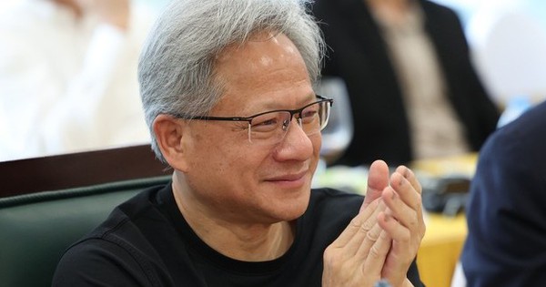 CEO NVIDIA Jensen Huang: Việt Nam có 1 triệu người làm CNTT, nếu chuyển đổi sang 1 triệu người làm bán dẫn thì Việt Nam sẽ tiến nhanh hơn rất nhiều