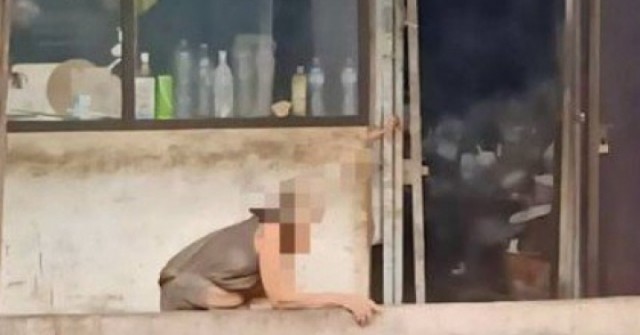 Phát hiện cụ bà 76 tuổi ăn xốp, sống một mình trong căn nhà đầy rác