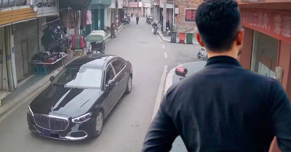 Bắt giữ “đại gia” lái Maybach tới hàng loạt tiệm vàng mua quà tặng vợ: Vạch trần thủ đoạn đánh tráo thần tốc