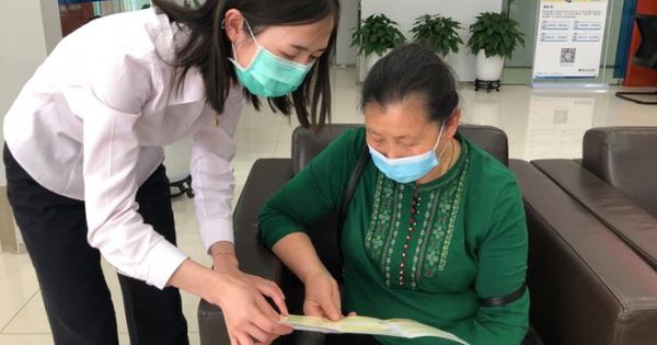 Người phụ nữ gửi tiết kiệm hơn 1,1 tỷ đồng, 1 tháng sau phát hiện tiền đã được chuyển đi mua bảo hiểm, ngân hàng khẳng định: “Đã thông báo cho khách ngay từ đầu”