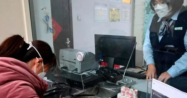 Nhận được 10 tỷ đồng chuyển khoản nhầm từ tài khoản nước ngoài, người phụ nữ báo cảnh sát thì được thông báo: Người gửi cho bà toàn bộ