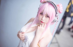 Chảy máu mũi với cosplay Super Sonico cực gợi cảm ngoài đời thực