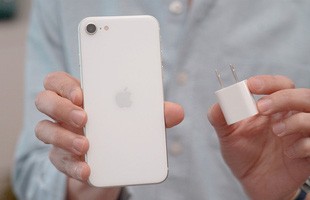 Không bán kèm củ sạc cho khách hàng mua iPhone 12: nghe có vẻ ngược đời nhưng với Apple thì rất có lý!