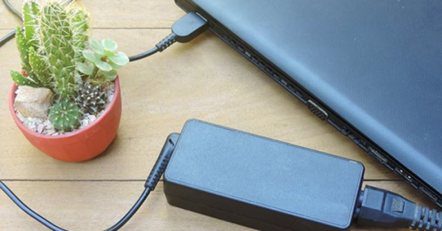 Laptop nên cắm điện liên tục hay chỉ cắm điện để sạc?