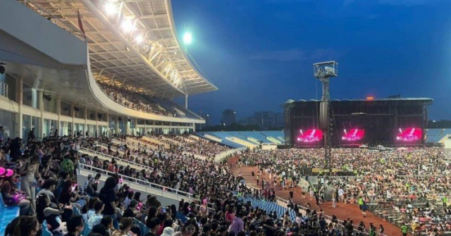 Concert BLACKPINK: Giao thông tắc nghẽn, Hà Nội đổ mưa lớn