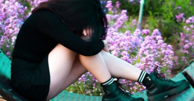Chị đưa người yêu về sống thử, em gái 17 tuổi sống trong sợ hãi mỗi đêm