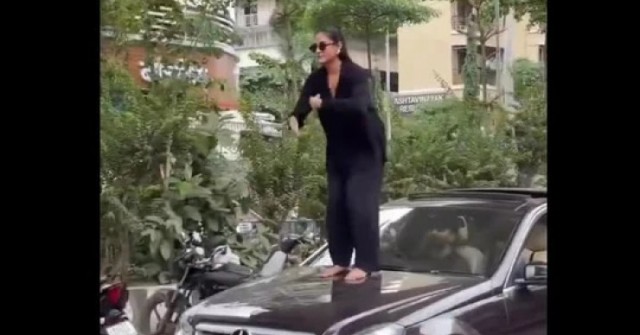 Nhảy múa trên nắp capo xe đang chạy, cô gái lĩnh hậu quả