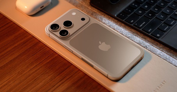 Chiếc iPhone sắp ra mắt có thể khiến Samsung và Sony lo sợ?
