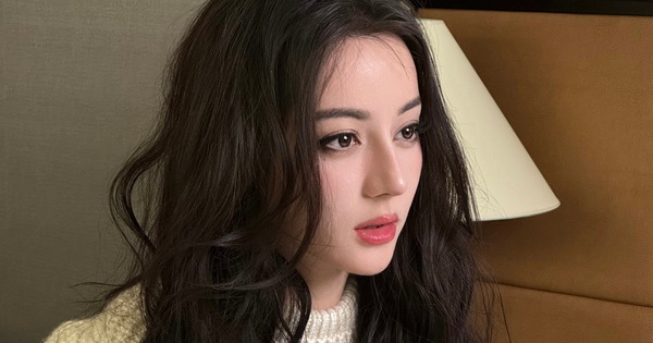 Phim mới chiếu 11 phút đã chiếm top 1 rating cả nước, nữ chính đẹp tới nỗi khiến cả showbiz phải cúi mình