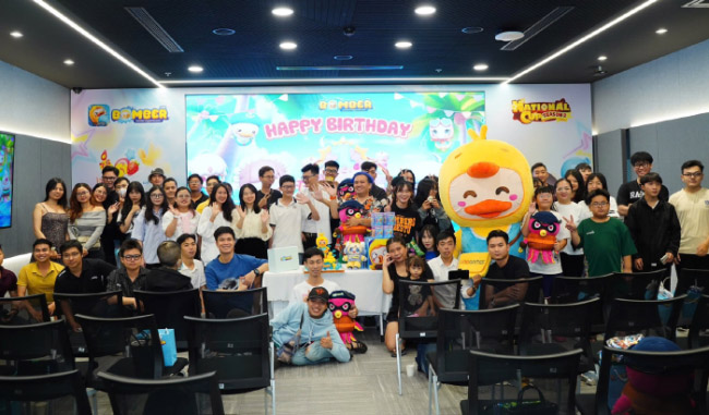 Bomber VNG sinh nhật 1 tuổi: Viewing Party chung kết National Cup thu hút 200 game thủ hai miền